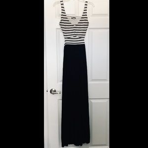 VENUS Open Back Maxi-Dress